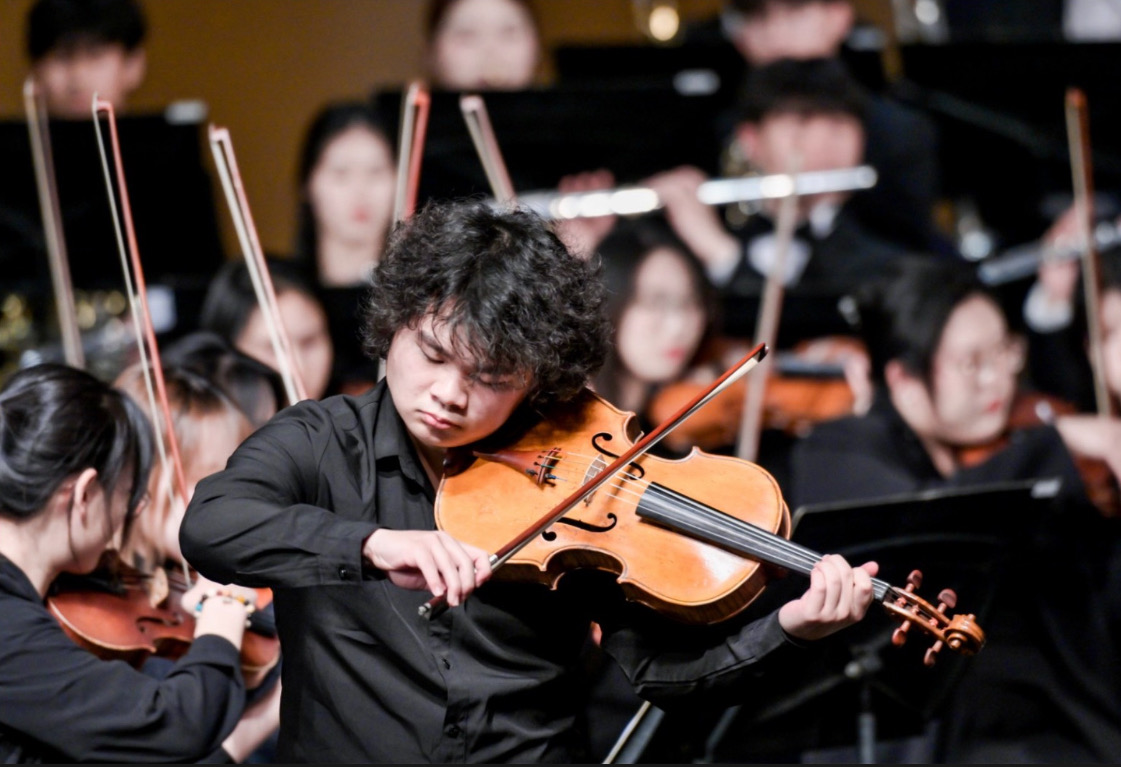 Kuang Zhou — viola